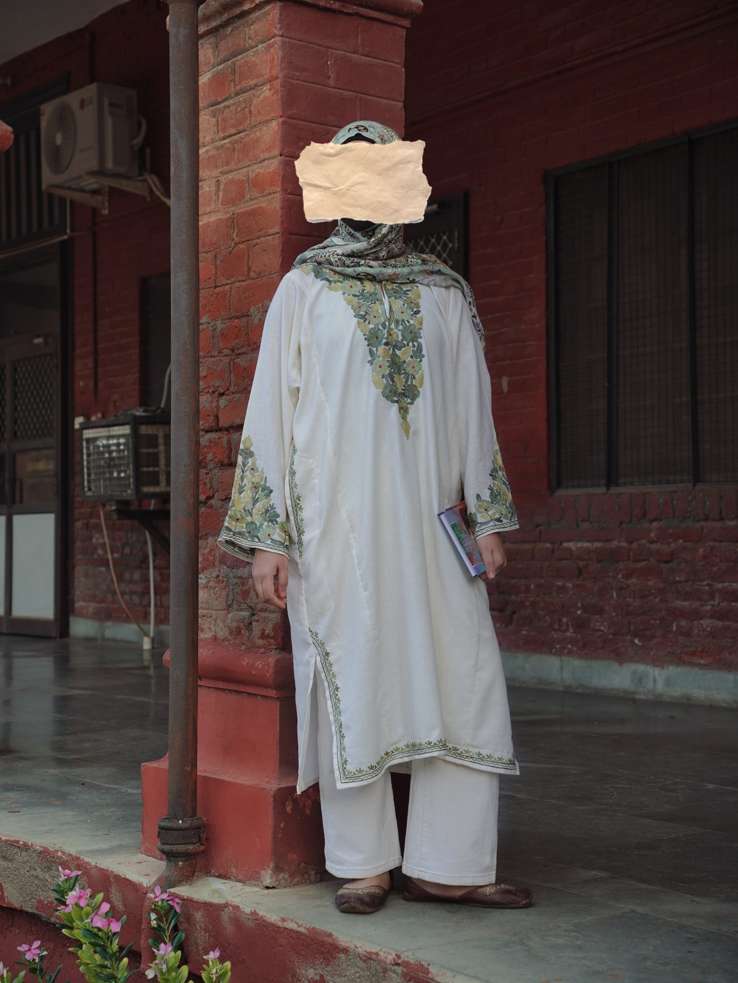Koh - e - Gul | Off White Cotton Pheran |